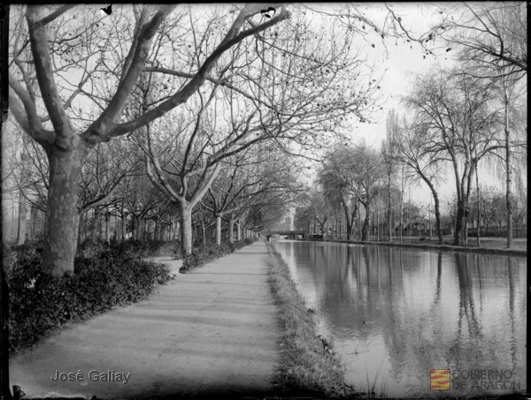 Zaragoza. Canal Imperial. Paisaje con árboles. Paseo y puente.. José Galiay Sarañana